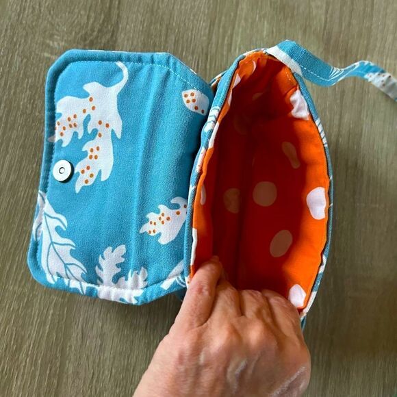 NWOT … Pale Blue Crossbody Purse - Picture 5 of 7